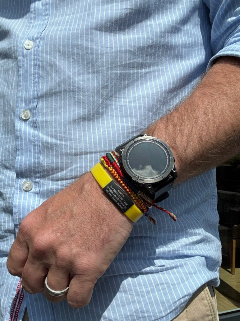 ID tag black with bracelet