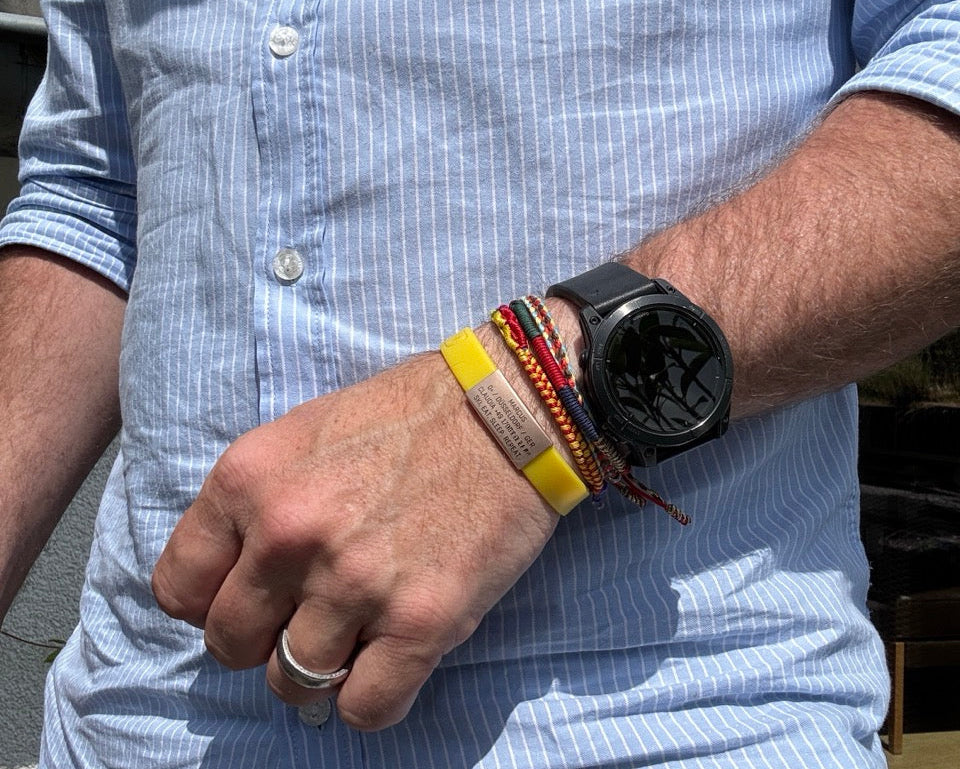 Info-Armband - rosé-goldfarbener iD-Tag mit gelbem Armband