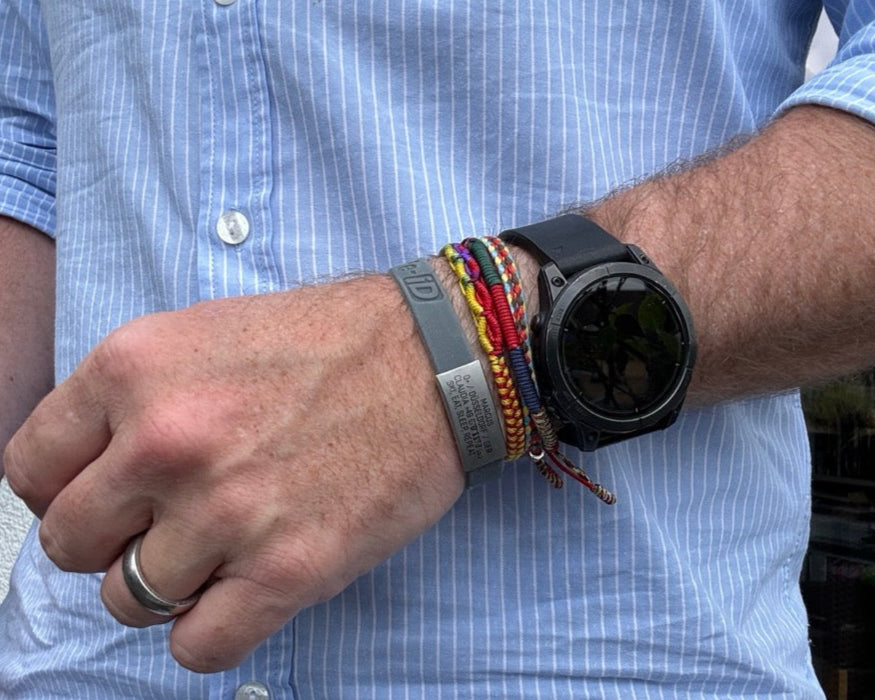 Info-Armband - graues iD-Tag mit grauem Armband