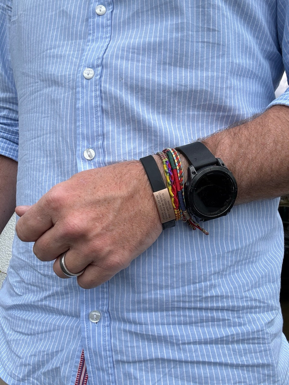 Info-Armband - rosé-goldfarbener iD-Tag mit schwarzem Armband